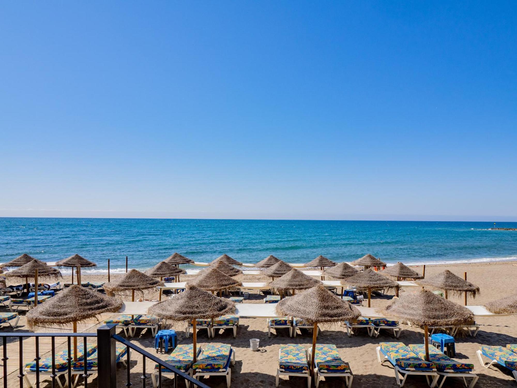 Cubo's Marino Optional Parking Apartment Marbella